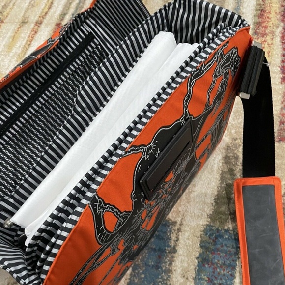 Dean Snyder | Computer Briefcase - Picture 15 of 15